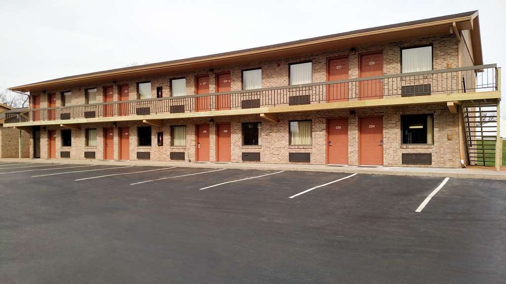 Americas Best Value Inn & Suites St. Marys - photo 5