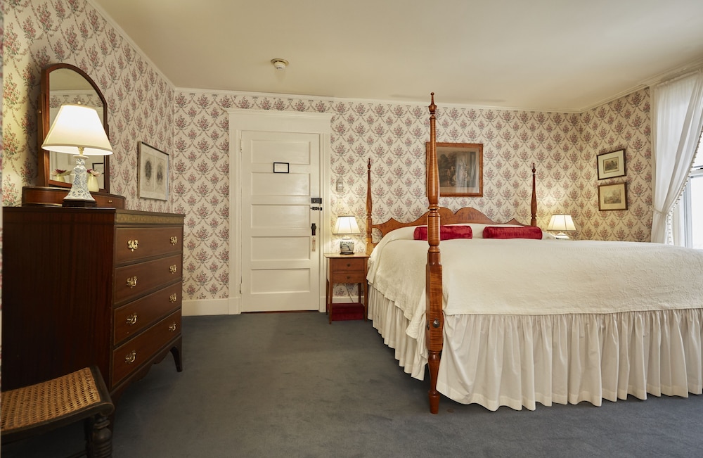The Red Lion Inn - photo 6