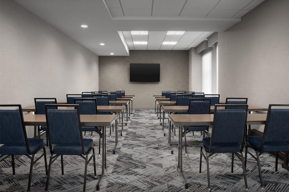 Hampton Inn Indianapolis Downtown Across from Circle Centre - photo 41