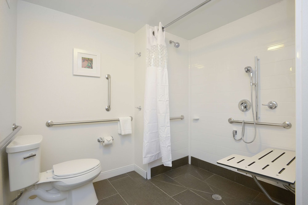 Hampton Inn & Suites Cincinnati Kenwood - photo 26