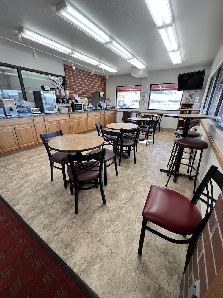 Days Inn by Wyndham Lake Point - photo 22