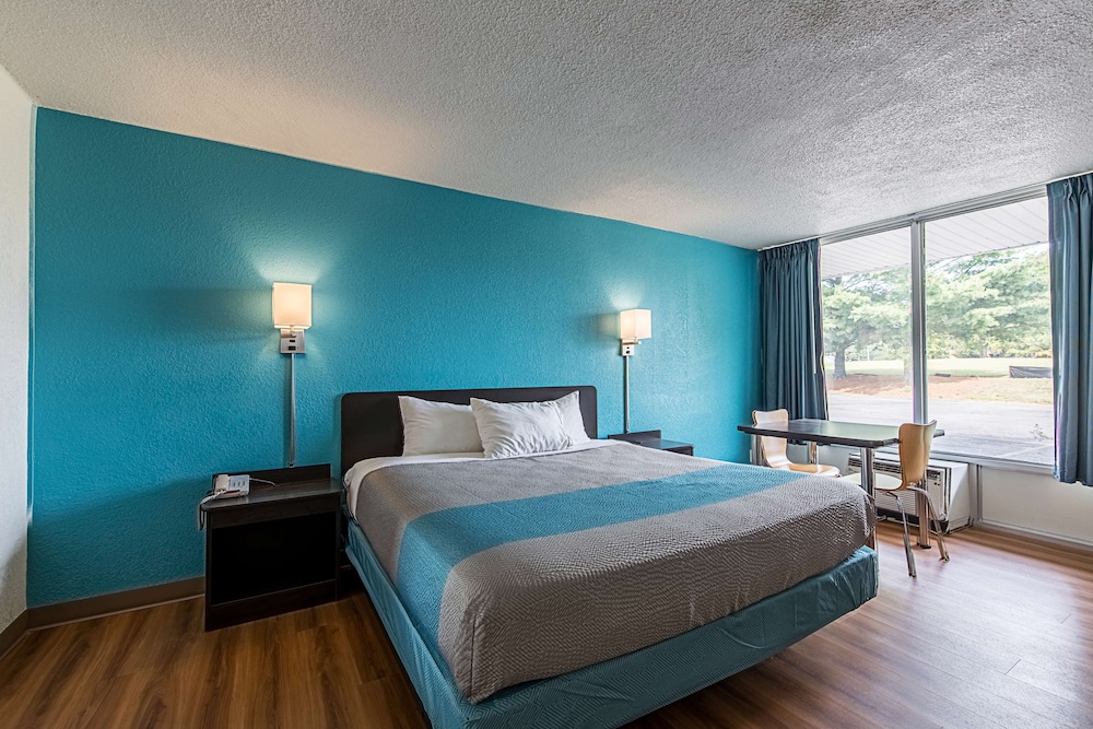 Motel 6 Pekin IL - photo 22