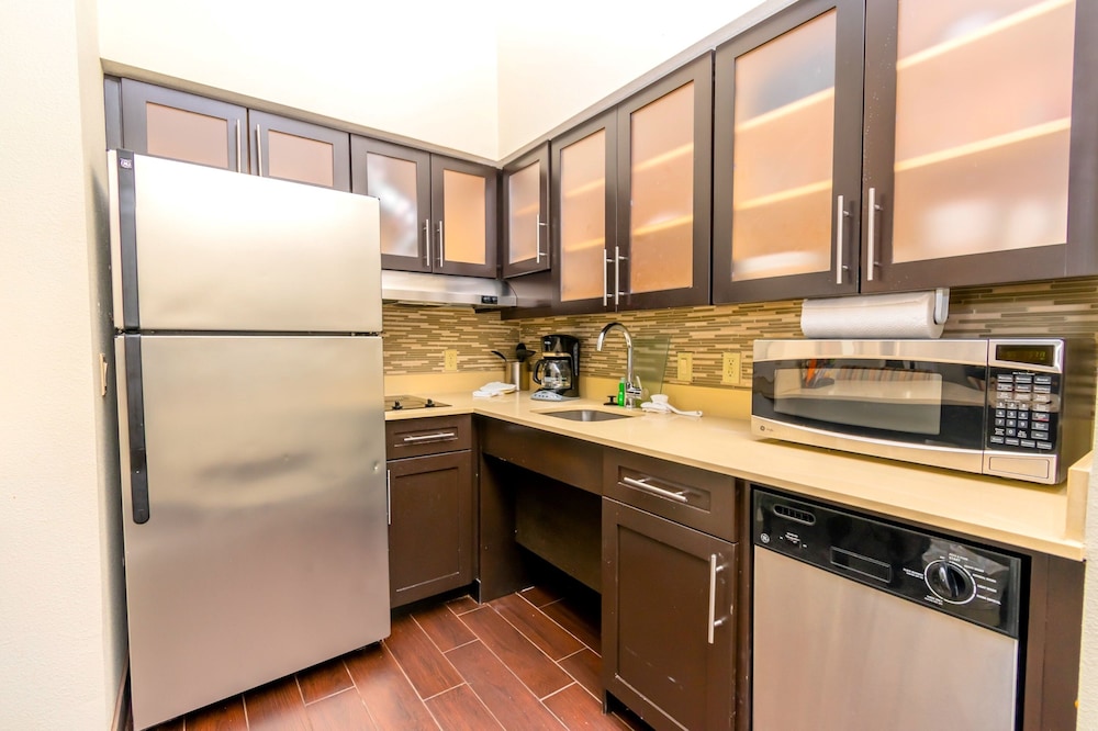 Staybridge Suites Houston IAH Beltway 8 by IHG - photo 21