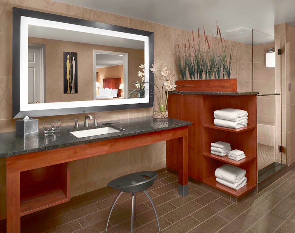 DoubleTree by Hilton Akron Fairlawn - photo 32