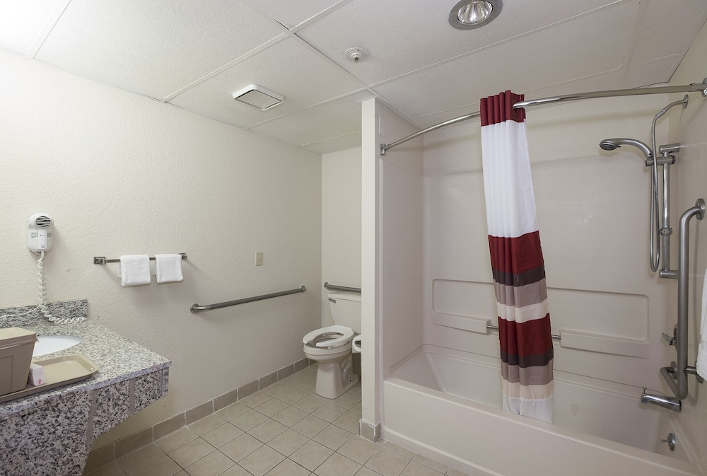 Red Roof Inn Hartford Vernon - photo 18