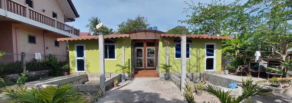 B&F Travellers Inn in Daanbantayan, Philippines