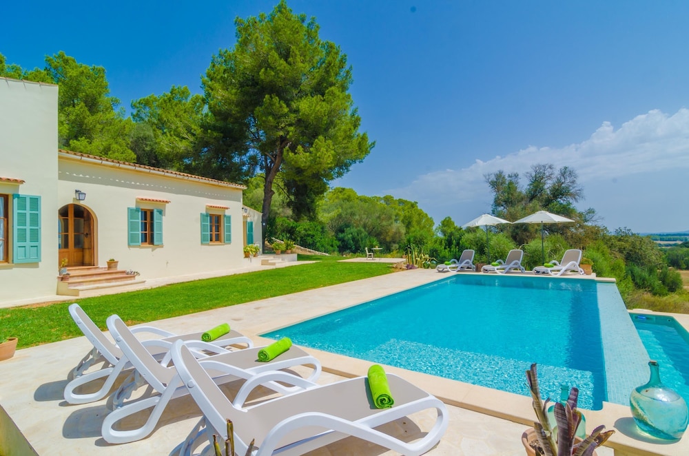 Son Mora - carbon neutral hotel in Porreres