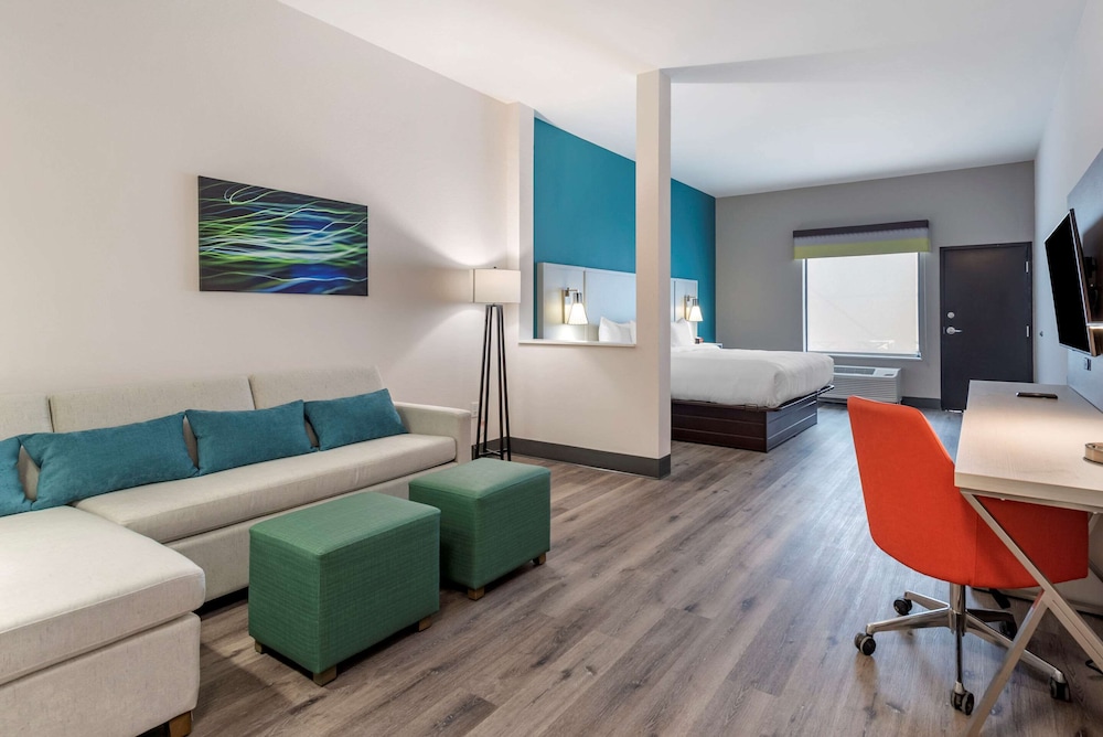 Comfort Suites Colorado Springs East Medical Center Area - photo 23
