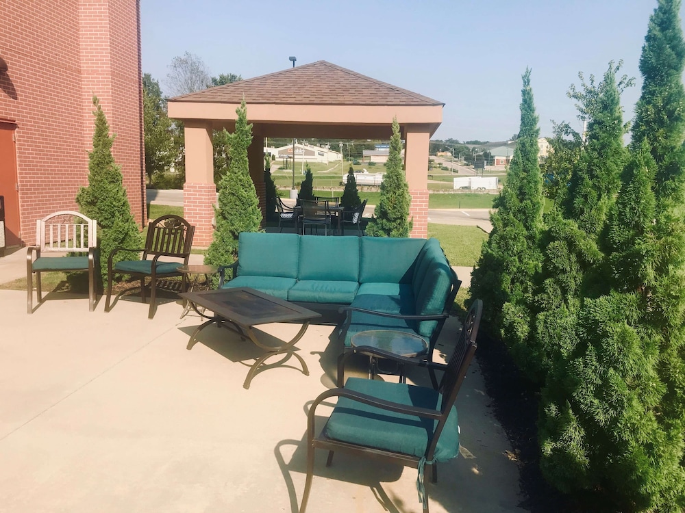 Hampton Inn Poplar Bluff - photo 42