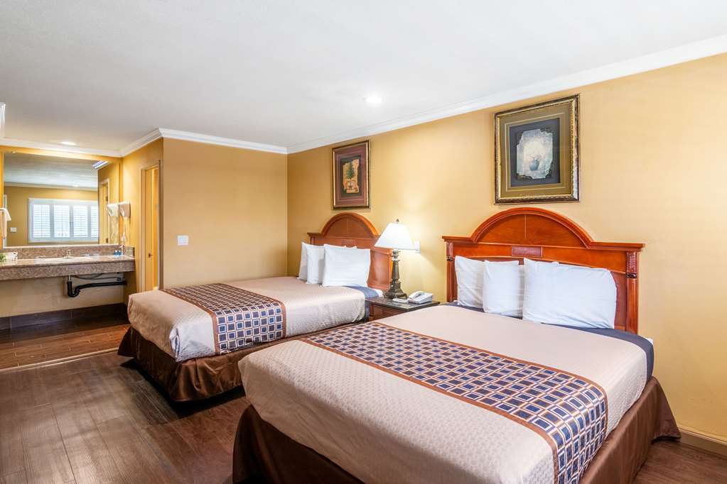 Rodeway Inn Artesia Cerritos - photo 17