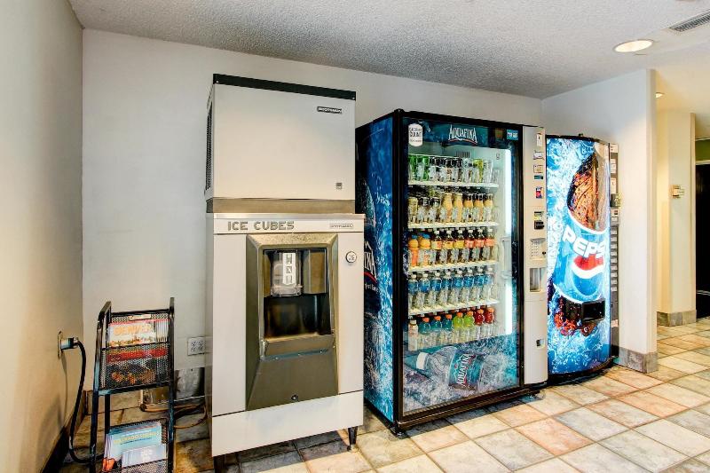 Super 8 by Wyndham Aurora East - photo 27