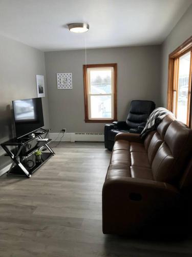 3BR 1BA North End Walk to the Hospital — hotel in Zanesville