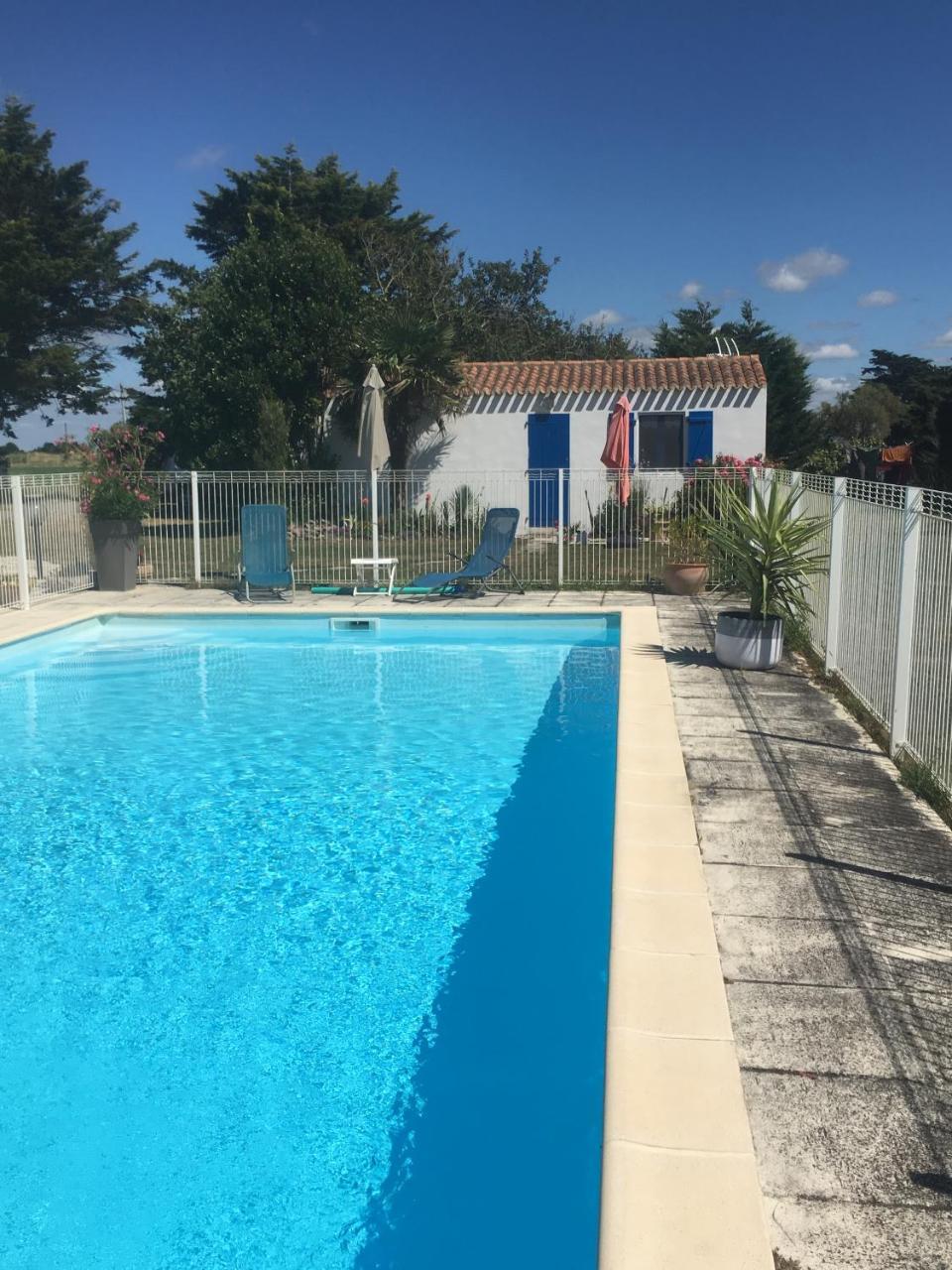 Studio Avec Piscine — Beauvoir-Sur-Mer — photo 3