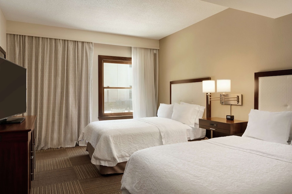 Hampton Inn & Suites Springdale - photo 2