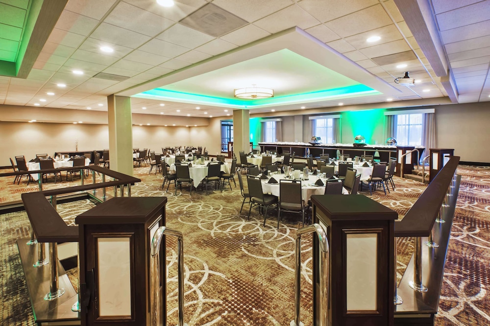 DoubleTree by Hilton Rapid City Downtown Convention Center - photo 20