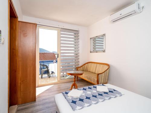 Apartment & Rooms Alan One Bedroom Apartment with Balcony and Sea View