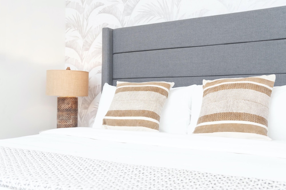 Luxuri Suites - photo 18
