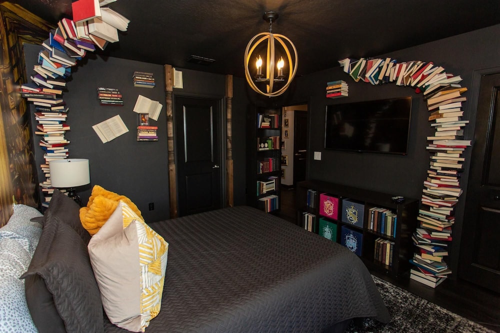 Magical Muggle Mansion Pool & Spa Sleeps 23 - photo 60