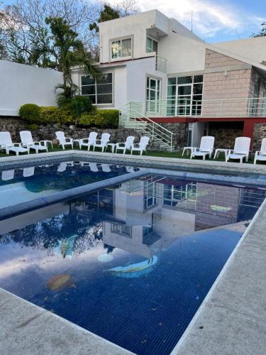 Las Fuentes Casa jardín alberca con caldera opcional — 4-Star Luxury Hotel in Jiutepec, Mexico