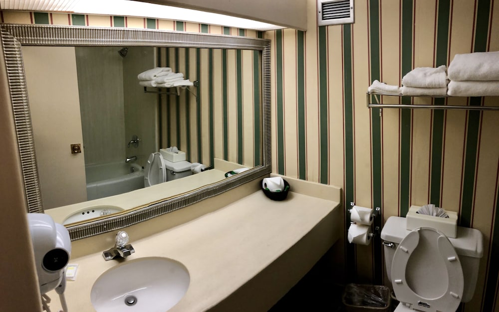 E Hotel Banquet & Conference Center - photo 35