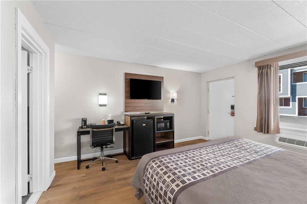 Econo Lodge Cranston Providence - photo 14