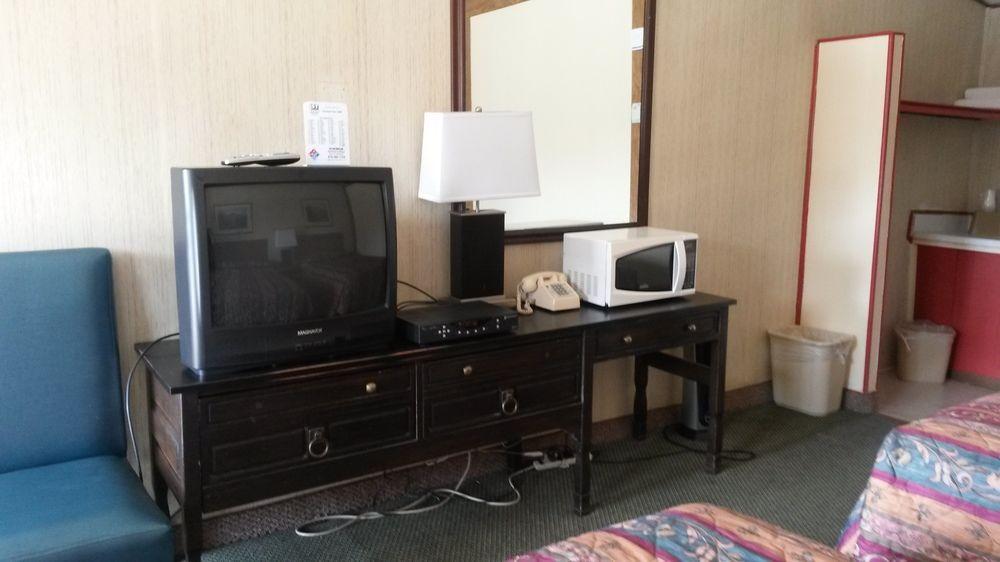 1St Interstate Inn - photo 14
