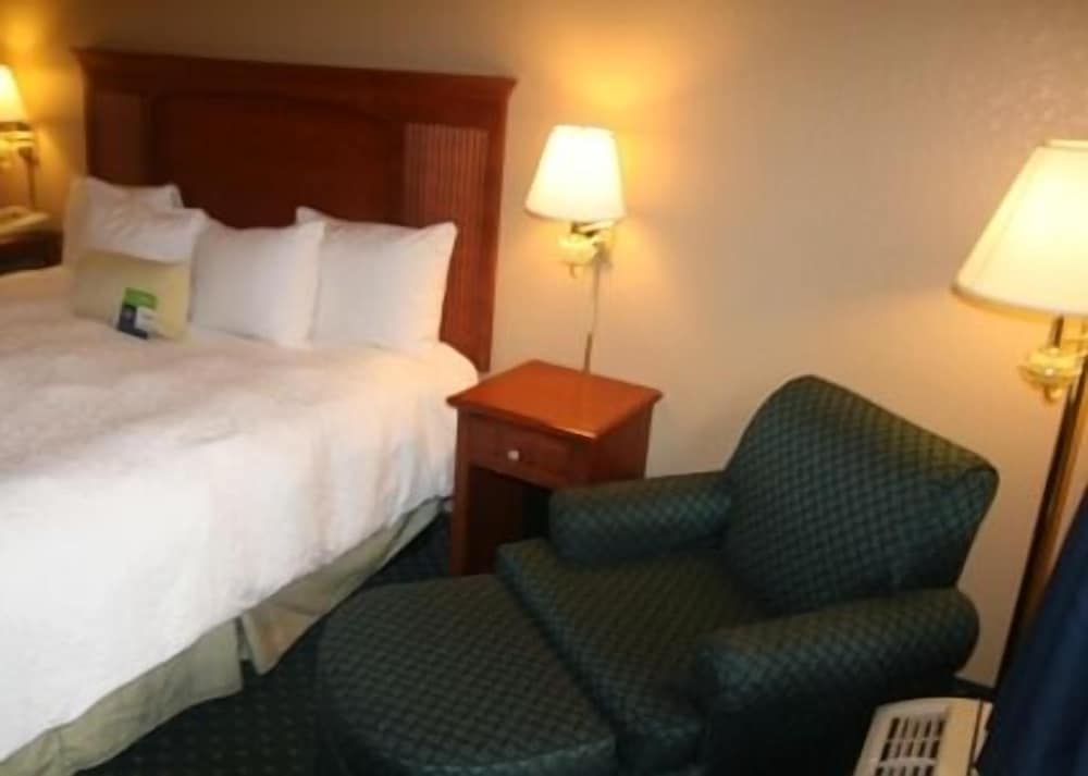 Hampton Inn & Suites Cordele - photo 32