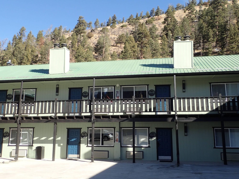 Ponderosa Lodge An Ascend Collection Hotel — Taos
