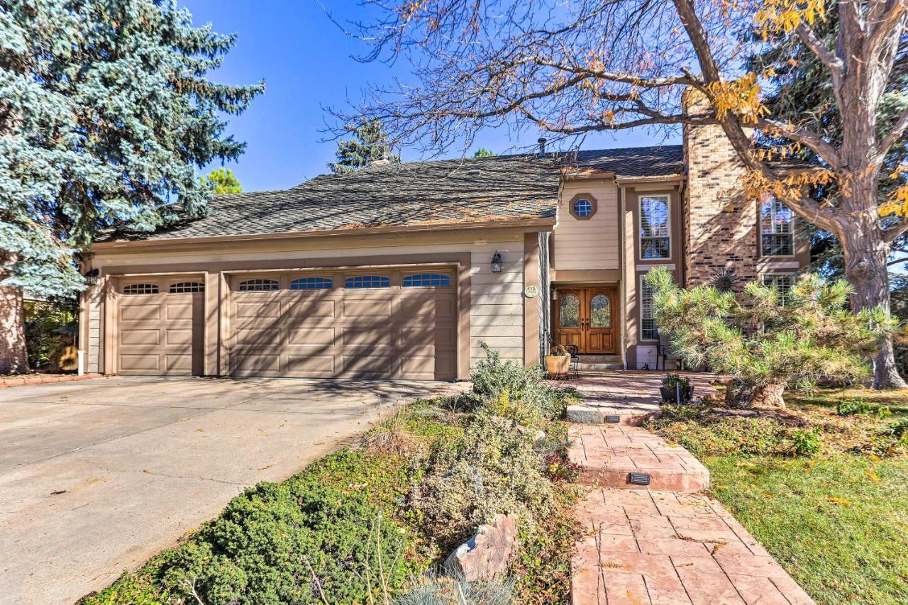 Near Shops and Eats Centennial Home with Sunroom — 4-Star Luxury Hotel in Centennial, United States