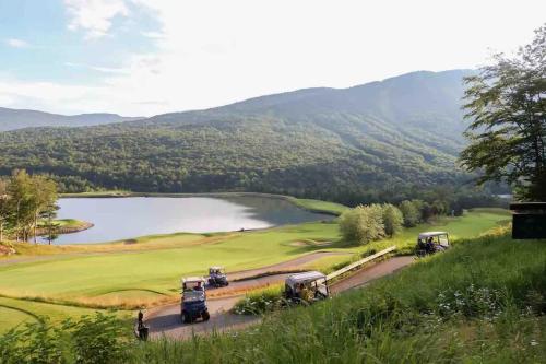 Spruce Peak Resort Luxury 3 Bedrm 2levelapartment — Stowe