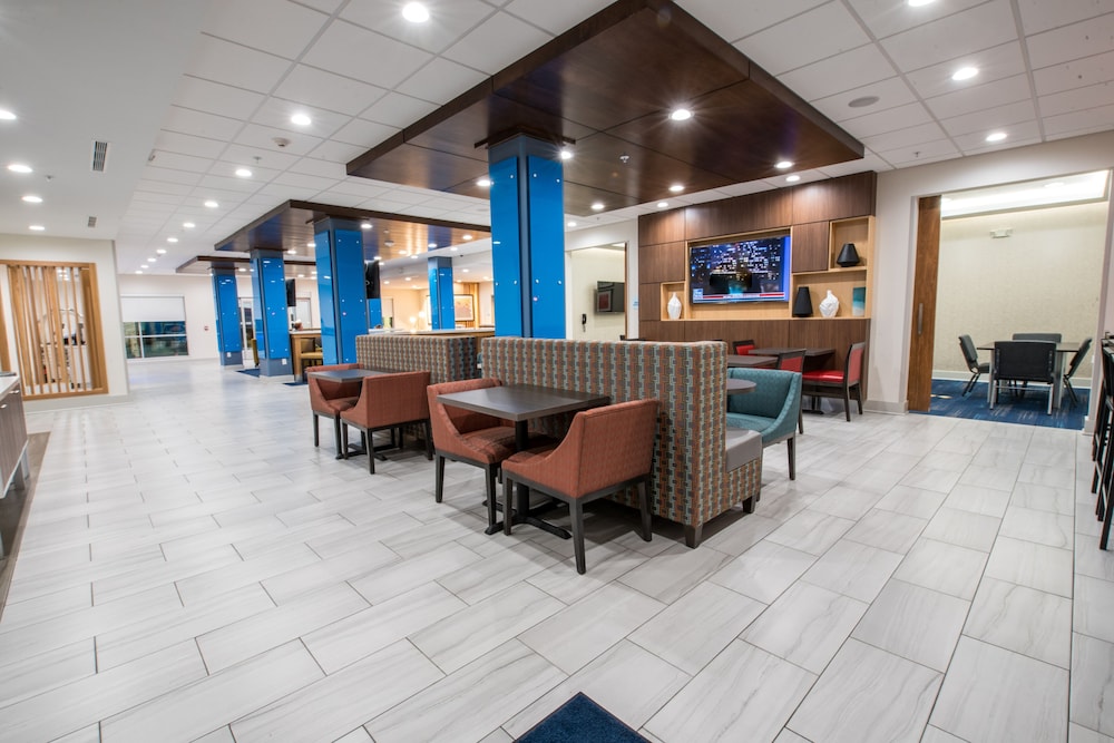 Holiday Inn Express & Suites Lake Charles South Casino Area an IHG Hotel - photo 5