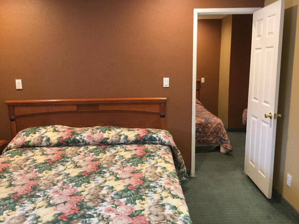 Beverly Inn - photo 18