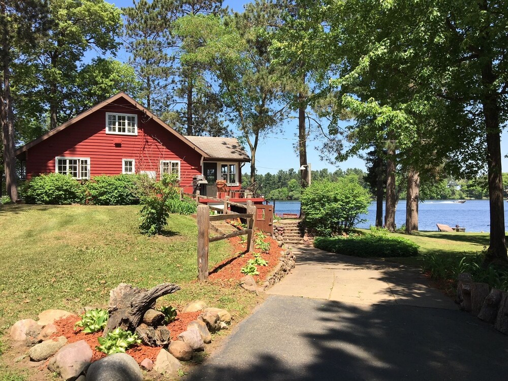 Rainbow's End Resort - last minute hotel in Chetek