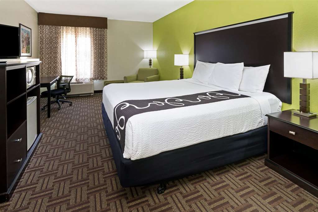 La Quinta Inn & Suites by Wyndham Fruita - photo 17