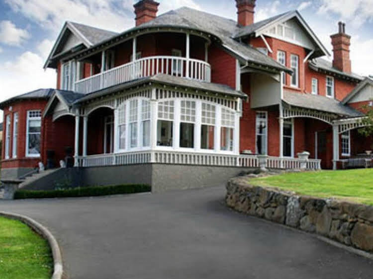St Leonards Lodge — 4-Star Luxury Hotel in Dunedin, New Zealand