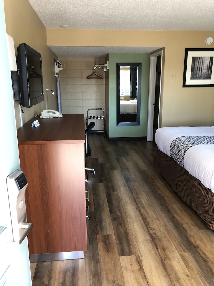 Knight's Inn Motel - photo 26