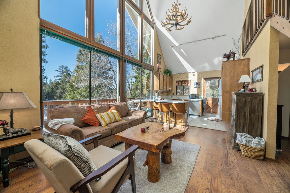 The Outdoors Inn Breathtaking mountain views of Bear Mountain Perfect for a barbecue on the deck — 4-Star Luxury Hotel in Big Bear Lake, United States