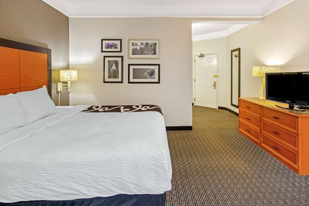 La Quinta Inn & Suites by Wyndham Birmingham Hoover - photo 32