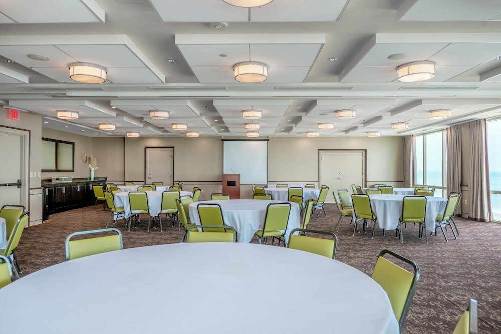 Holiday Inn & Suites Virginia Beach North Beach by IHG - photo 85