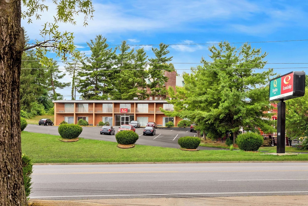 Econo Lodge Waynesboro Skyline Drive - photo 22