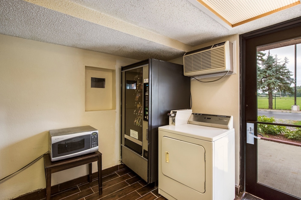 Red Roof Inn Saginaw Frankenmuth - photo 26