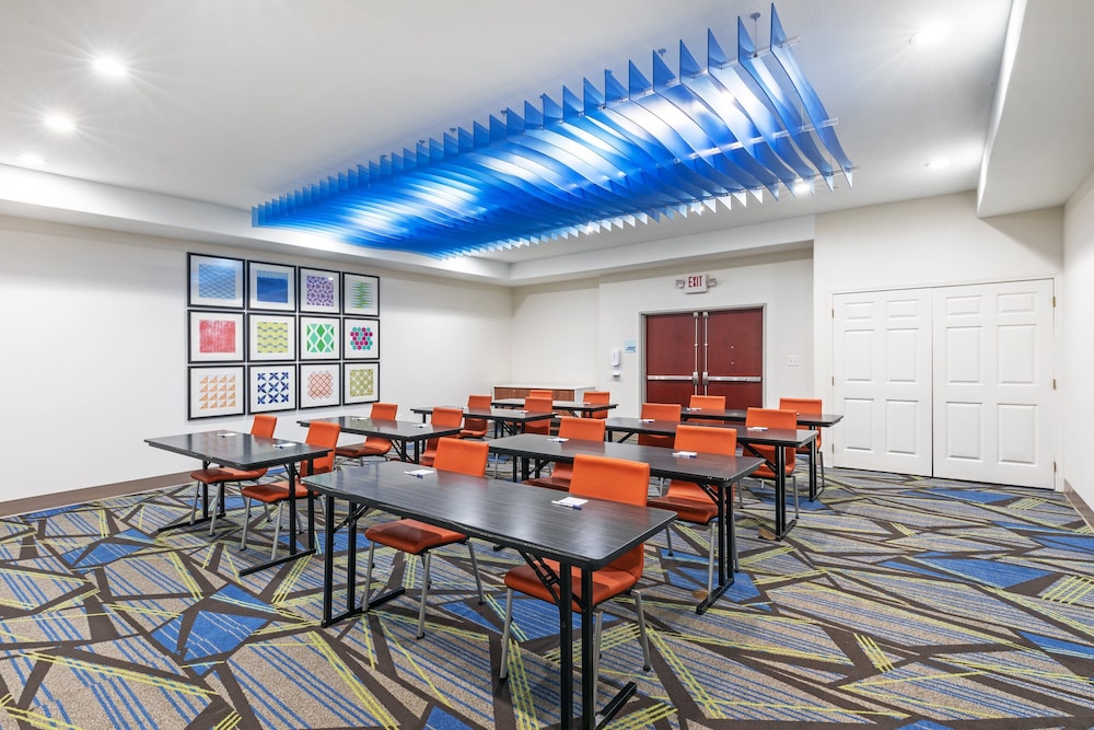 Holiday Inn Express Hotel & Suites Vidor South - photo 47