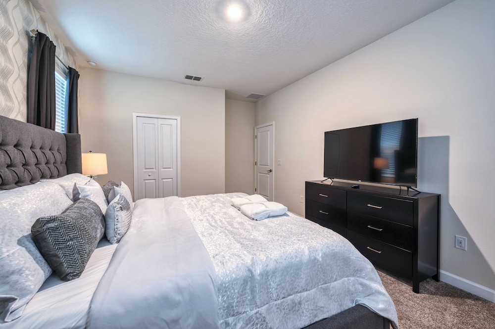 Gorgeous Brand New 7 Bedrooms House With Pool and Game Room at Champions Gate Resort - photo 10