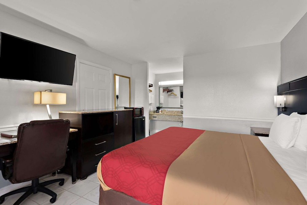Econo Lodge Princess Anne - photo 16