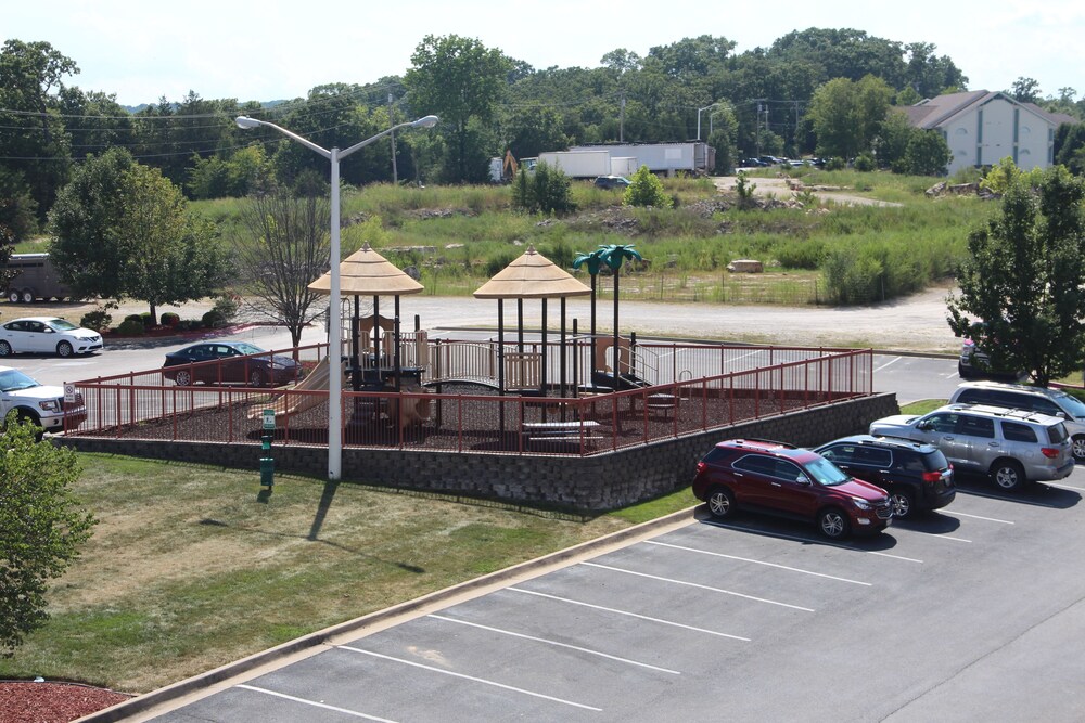 Grand Crowne Resort - photo 27