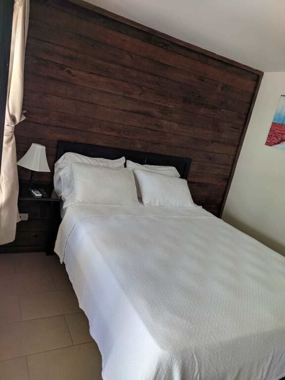 The Real Kings Resort — hotel in Sandy Bay