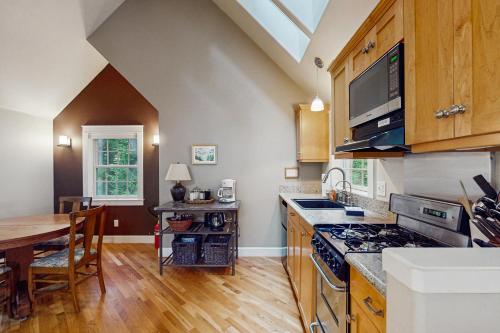 Serene Redwood Retreat - photo 13