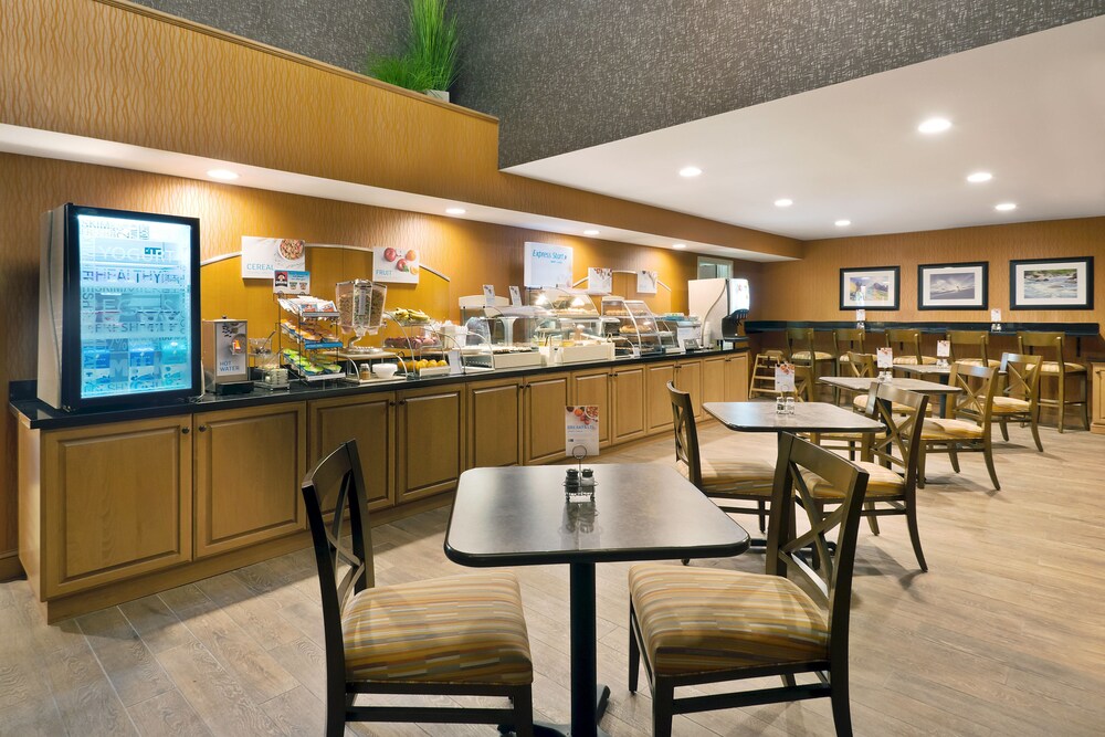Holiday Inn Express & Suites Fraser Winter Park Area by IHG - photo 36
