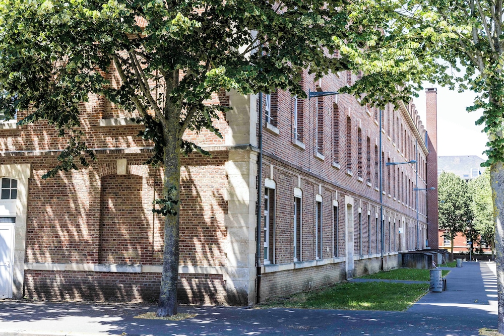 Auberge De Jeunesse Hi Amiens in Amiens, France
