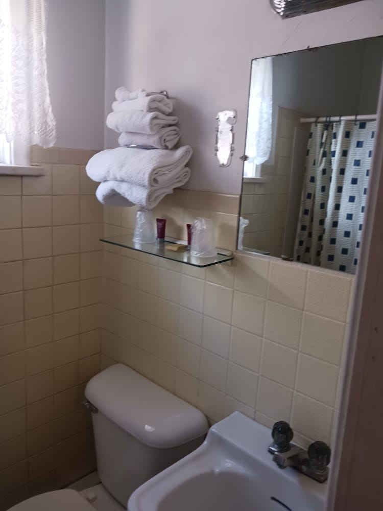White Pine Motel - photo 19